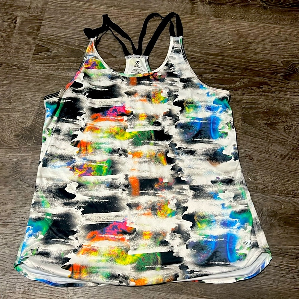 A muscle top with different colors